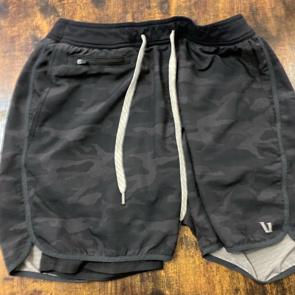 vuori men's banks shorts medium.